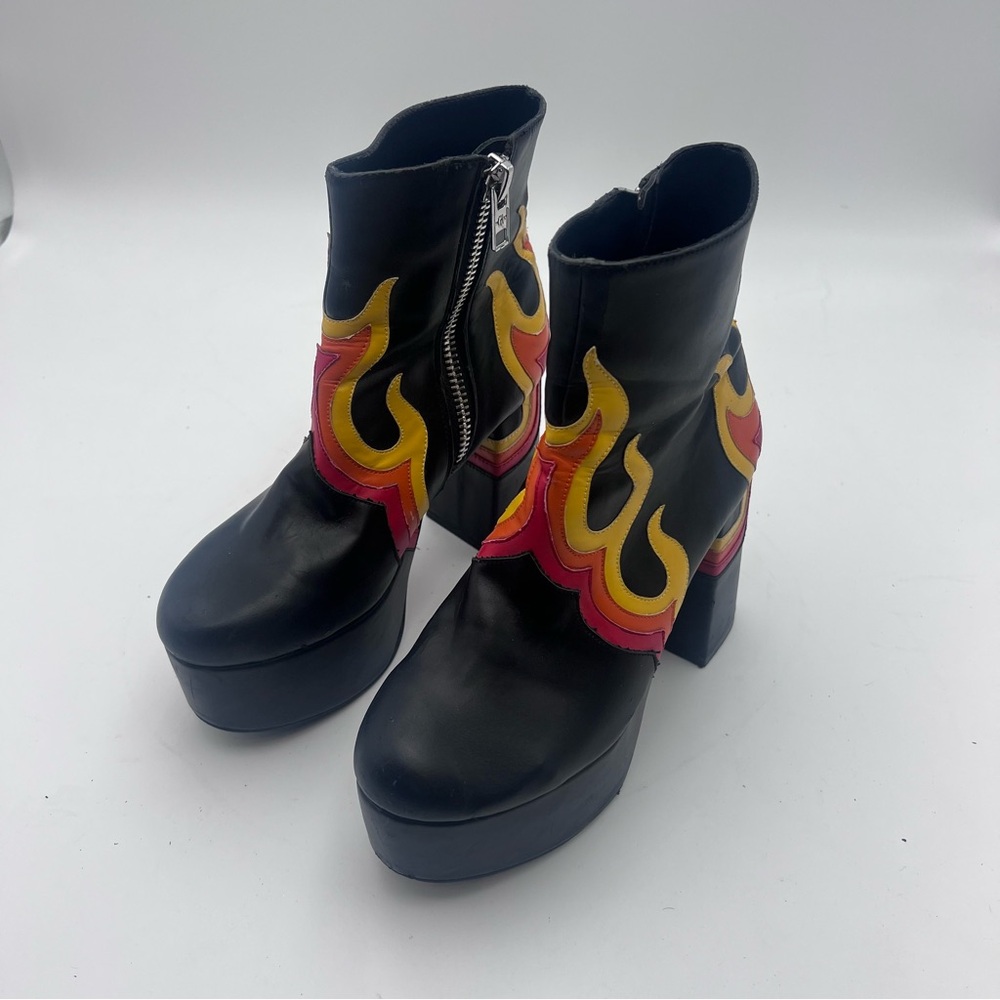 Current Mood (Dolls Kill) Kill Chunky Black/Red Flames Platform Boots Size 7M